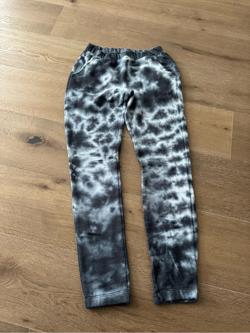 Colsie Black & White Tie-Dye pants